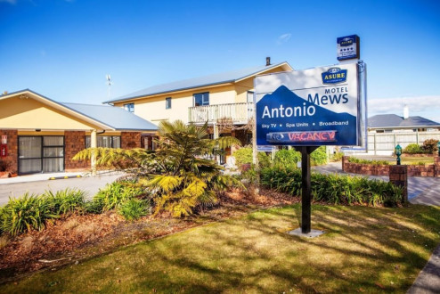 Antonio Mews Motel