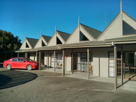 Bridge Motor Lodge &