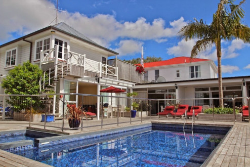 Commodore's Lodge Motel