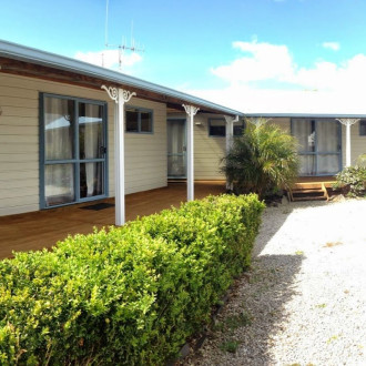 Raglan West Motel