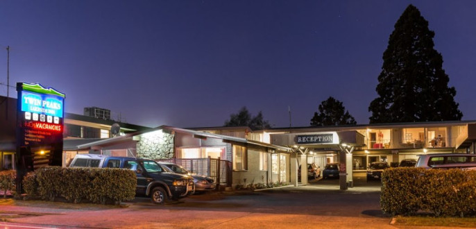 Twin Peaks Lakeside Inn
