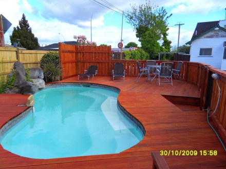 Utuhina Hot Springs Fishing Logdee