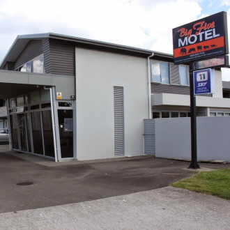 Big Five Motel