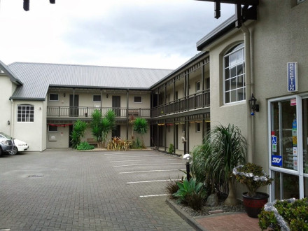 Camelot Arms Motorlodge