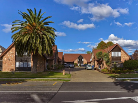 Cedar Lodge Motel