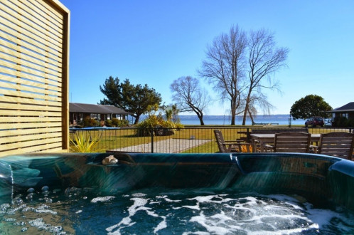 Cedarwood Lakeside Holiday Resort