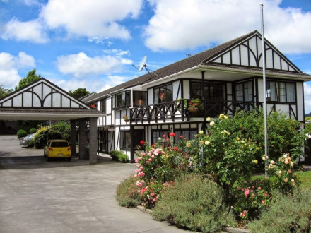 Kingswood Manor Motel