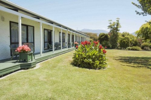 Equestrian Lodge Motel