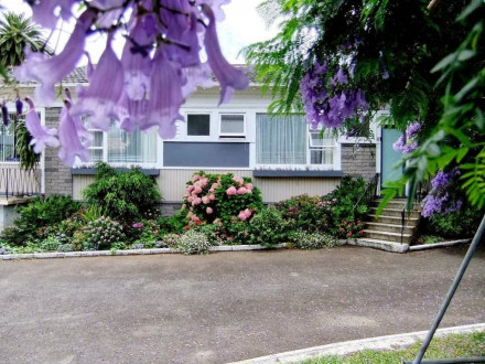 Hansens Cottage Motel