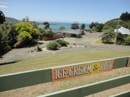 Hicks Bay Motel &