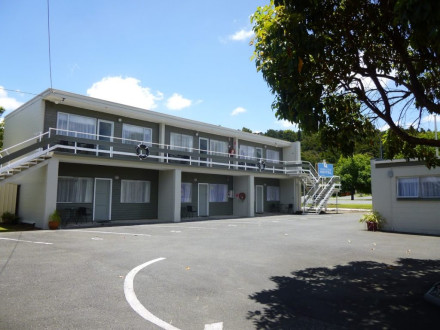 Marina Court Motel &