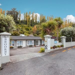 Brookby Motel 102 Redwood Lane