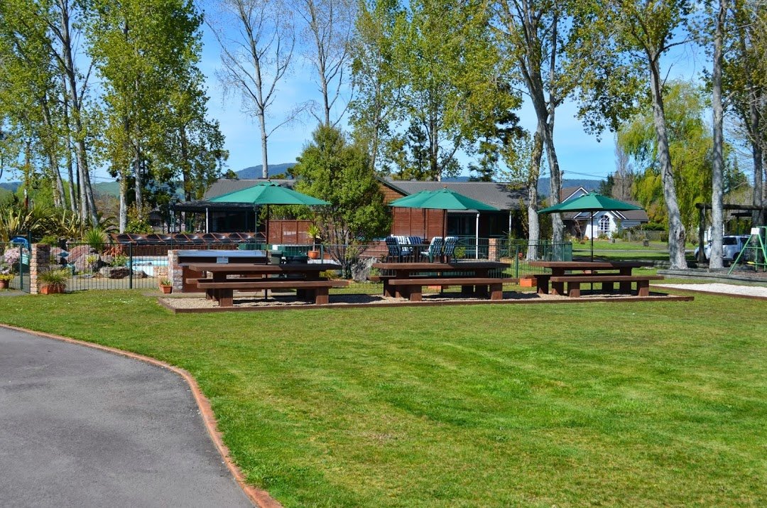 Cedarwood-Lakeside-Holiday-Resort-2