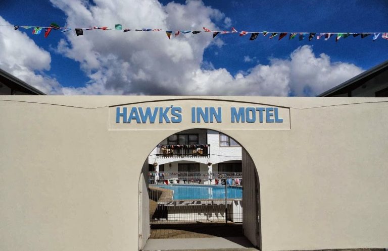 Hawks Inn Motel